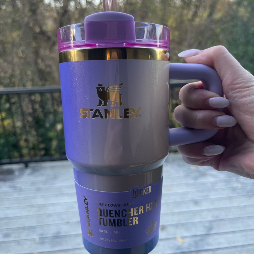 WICKED GLINDA FOR GOOD - Stanley Flowstate Quencher H2O Tumbler 20 OZ